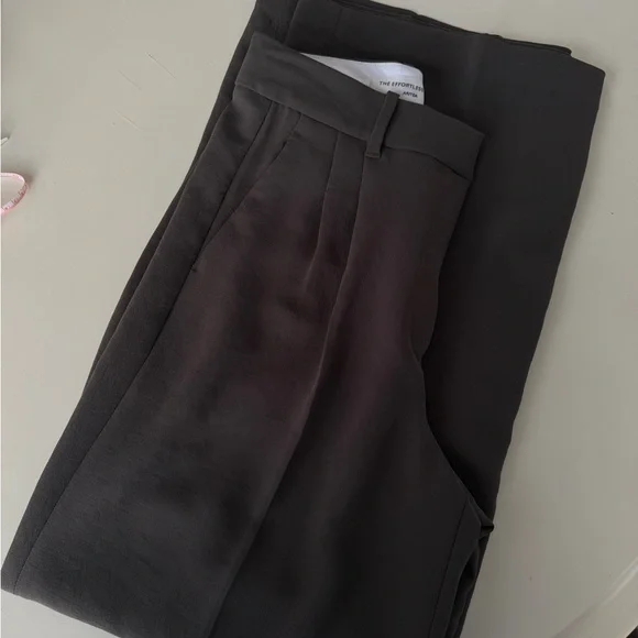 Aritzia The Effortless Pant- Crepette Wider - Picture 3 of 7